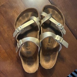 BIRKENSTOCK GOLD STRAP SANDALS SIZE 38